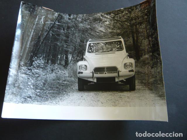 Fotograf&iacute;a antigua: AUTOMOVIL MARCA CITROEN DYANE 6 ANTIGUA FOTOGRAFIA 1971 24 X 18 CM