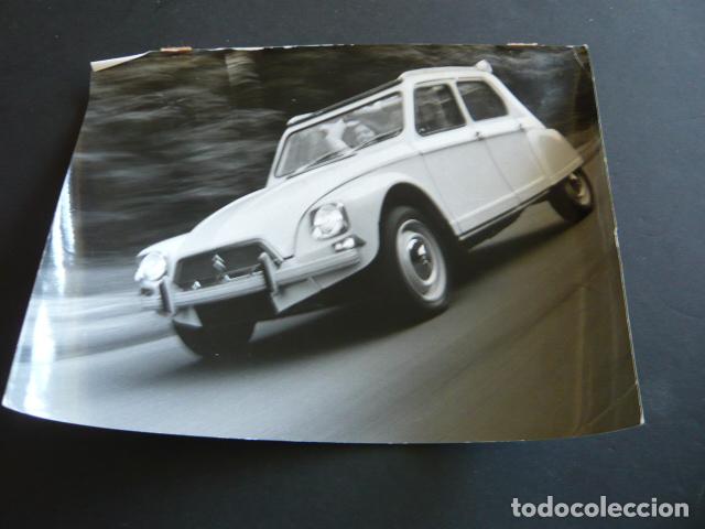 Fotograf&iacute;a antigua: AUTOMOVIL MARCA CITROEN DYANE 6 ANTIGUA FOTOGRAFIA 1968 24 X 18 CM