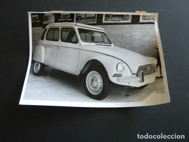 Fotograf&iacute;a antigua: AUTOMOVIL MARCA CITROEN DYANE 6 ANTIGUA FOTOGRAFIA 1975 13 X 18 CM