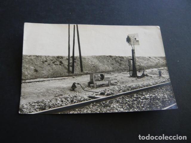 Fotograf&iacute;a antigua: FERROCARRIL ESPA&Ntilde;A DETALLE DE UNA VIA ANTIGUA FOTOGRAFIA 9 X 14 CM