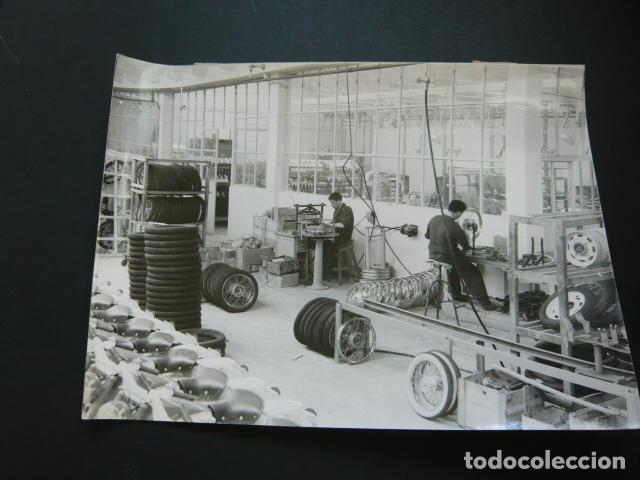 Antique Photography: ABADIANO VIZCAYA FABRICA DE MOTOCICLETAS MOTOBIC ANTIGUA FOTOGRAFIA 1965 18 X 24 CM