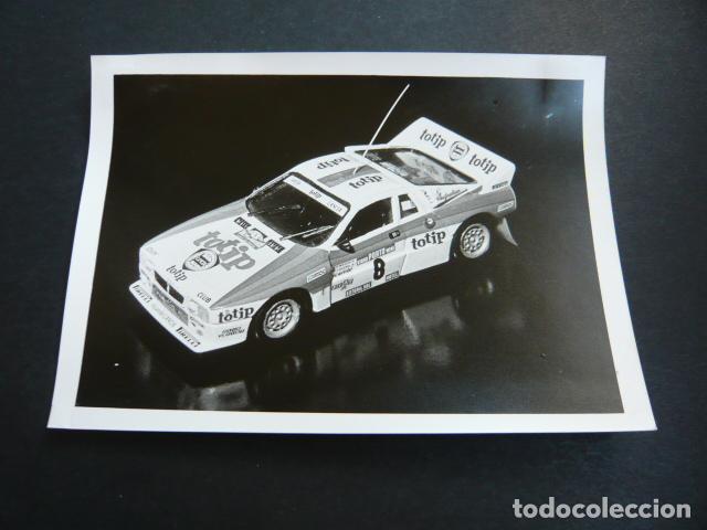 Fotograf&iacute;a antigua: JUGUETES ATOMOVILES MINIATURA LANCIA RALLYE Q37 ANTIGUA FOTOGRAFIA ORIGINAL 18 X 13 CM