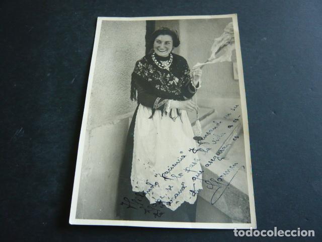 Antique Photography: VILLALBA DE LA SIERRA CUENCA MUJER CON TRAJE TIPICO HILANDO ANTIGUA FOTOGRAFIA 12 X 17 CM