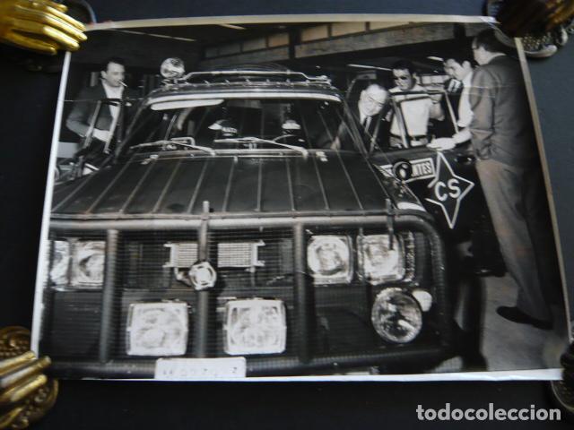 Fotograf&iacute;a antigua: AUTOMOVIL SEAT 1430 PRESIDENTE DE SEAT ANTIGUA FOTOGRAFIA 1970 18 X 24 CM