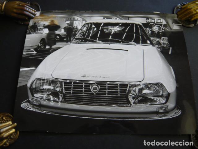 Fotograf&iacute;a antigua: SALON DEL AUTOMOVIL TURIN ITALIA LANCIA FULVIA AUTOMOVILISMO ANTIGUA FOTOGRAFIA 1965 24 X 18 CM