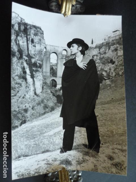 Fotograf&iacute;a antigua: RONDA MALAGA ANTONIO EL BAILARIN PELICULA LA TABERNA DEL TORO ANTIGUA FOTOGRAFIA 1975 13 X 18 CM