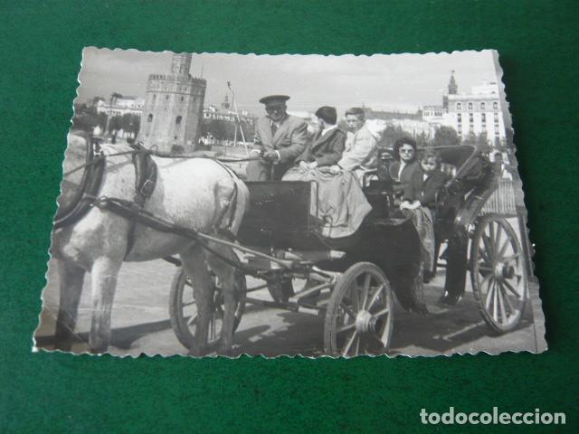 Antique Photography: SEVILLA GRUPO EN COCHE DE CABALLOS ANTIGUA FOTOGRAFIA 7 X 10 CM