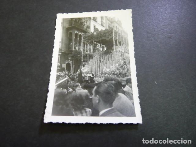Fotograf&iacute;a antigua: SEVILLA SEMANA SANTA PROCESION VIRGEN MACARENA ANTIGUA FOTOGRAFIA A&Ntilde;OS 30 GUARDIA CIVIL 6 X 9 CM