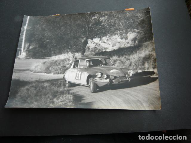 Fotograf&iacute;a antigua: RALLY DE MONTECARLO 1966 CITROEN DS-21 AUTOMOVILISMO ANTIGUA FOTOGRAFIA ORIGINAL 18 X 24 CM