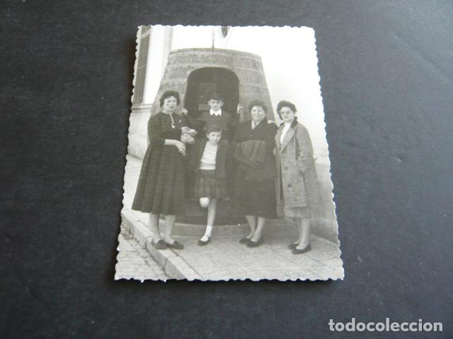 Fotografia antiga: VILLAVICIOSA ASTURIAS RETRATO FAMILIAR FABRICA EL GAITERO ANTIGUA FOTOGRAFIA 10.5 X 7.5 CM