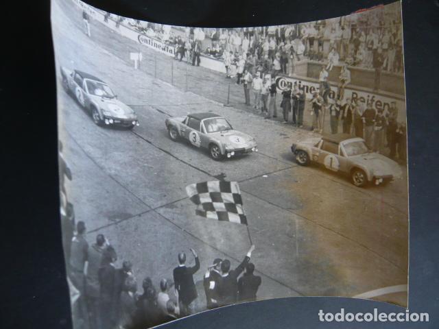 Fotograf&iacute;a antigua: ALEMANIA NURBURGRING MARATHON DE LA RUTA AUTOMOVILISMO 1970 FOTOGRAFIA ORIGINAL 18 X 24 CM
