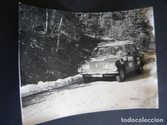 Fotograf&iacute;a antigua: RALLYE DE MONTECARLO AUTOMOVILISMO SEAT 1970 FOTOGRAFIA ORIGINAL 18 X 24 CM