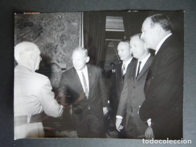 Antique Photography: ASTRONAUTAS ALDRIN ARMSTRON Y COLLINS APOLO XI CON FRANCO ANTIGUA FOTOGRAFIA 1969 15 X 21 CM