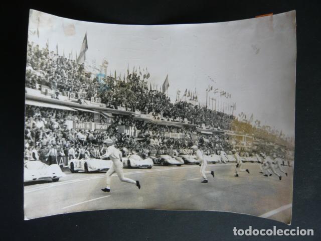 Fotograf&iacute;a antigua: 24 HORAS DE LE MANS AUTOMOVILISMO 1970 FOTOGRAFIA ORIGINAL 18 X 24 CM