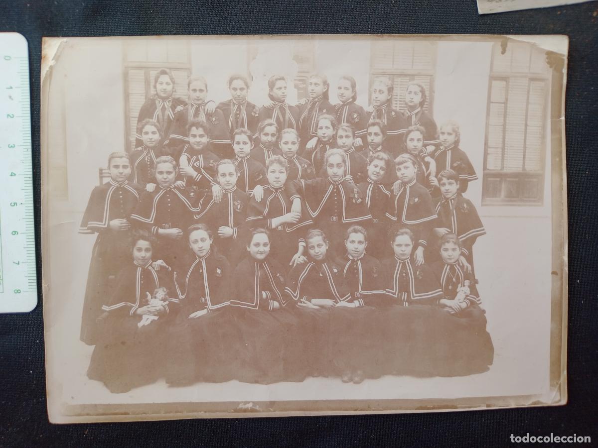 Fotograf&iacute;a antigua: Grupo escolar. Colegio de monjas