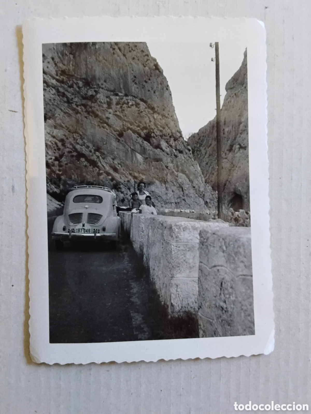 Fotograf&iacute;a antigua: FOTOGRAF&Iacute;A DE UN RENAULT 4/4 MATR&Iacute;CULA DE MADRID