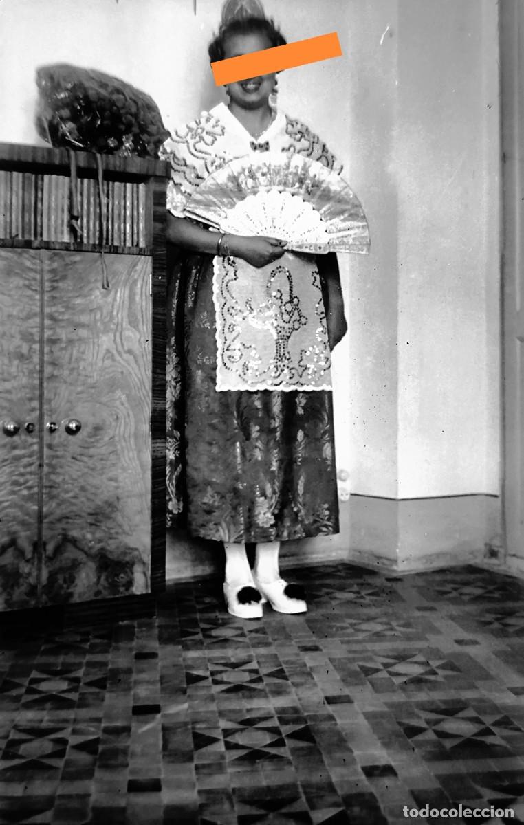 Photographie ancienne: Antiguo negativo de fotograf&iacute;a. Fallera. Valencia. A&ntilde;os 30