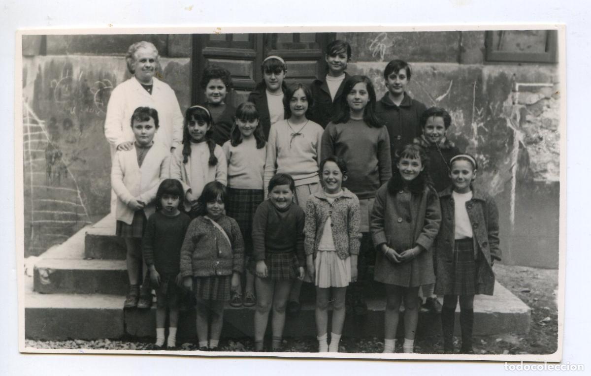 Antique Photography: Grupo de ni&ntilde;as con su maestra, posiblemente Cantabria