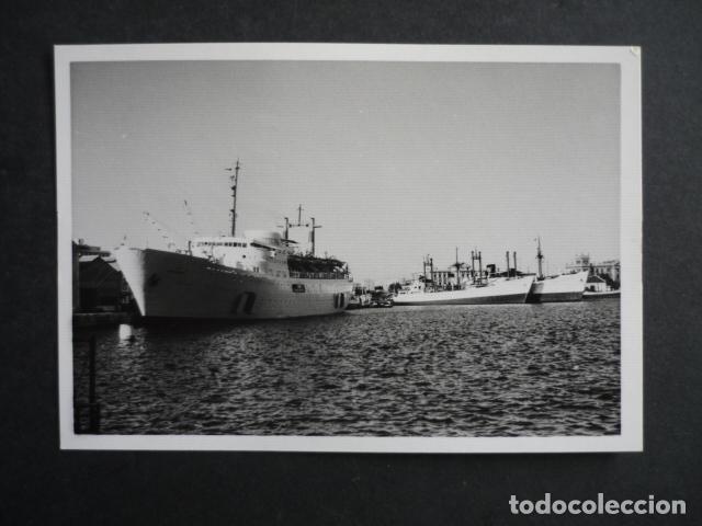 Alte Fotografie: BARCELONA BARCO EN EL PUERTO ANTIGUA FOTOGRAFIA 9 X 12 CM
