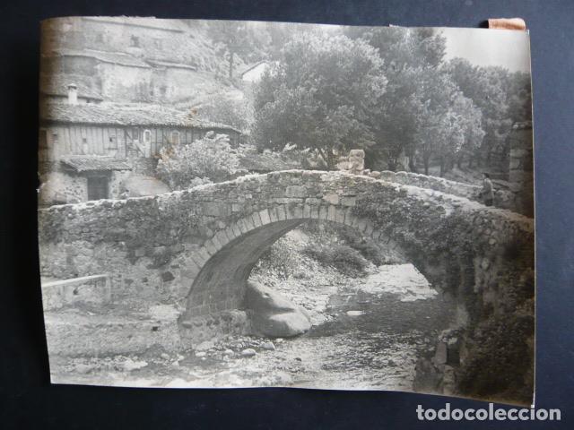 Antique Photography: HERVAS CACERES PUENTE ROMANO SOBRE EL RIO AMBROZ ANTIGUA FOTOGRAFIA ORIGINAL 18 X 24 CM