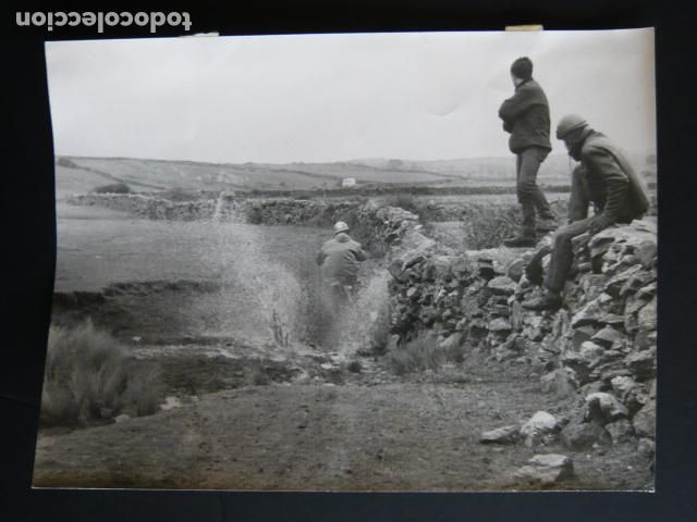 Fotograf&iacute;a antigua: TRES HORAS DE CASTILLA TODO TERRENO 1966 AUTOMOVILISMO ANTIGUA FOTOGRAFIA 24 X 18 CM