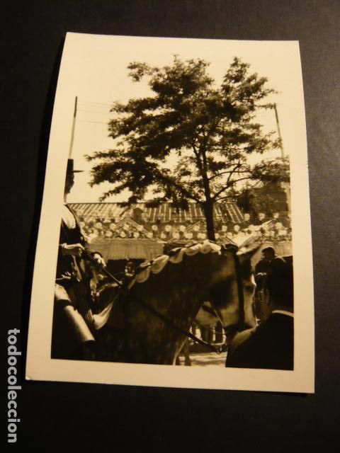 Fotografia antiga: SEVILLA ESCENA EN LA FERIA DE ABRIL ANTIGUA FOTOGRAFIA 7,5 X 10,5 CM