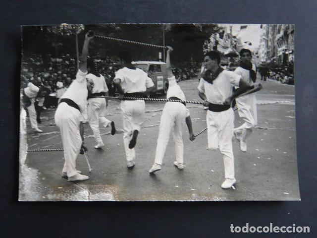 Antique Photography: OVIEDO ASTURIAS FIESTA DEL DIA DE AMERICA EN ASTURIAS DANZAS ANTIGUA FOTOGRAFIA ORIGINAL 18 X 12 CM