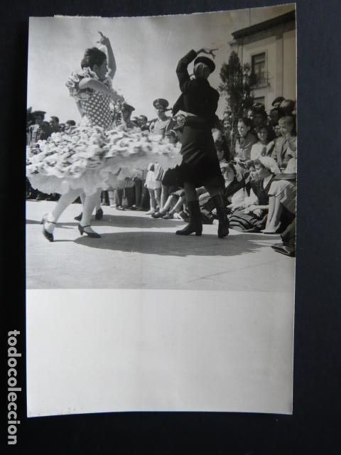 Fotografia antiga: OVIEDO ASTURIAS FIESTA DEL DIA DE AMERICA EN ASTURIAS ANTIGUA FOTOGRAFIA ORIGINAL 18 X 12 CM