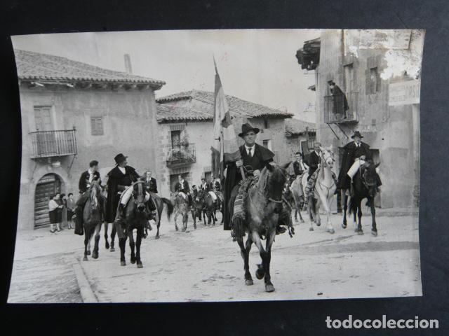 Fotograf&iacute;a antigua: ATIENZA GUADALAJARA FIESTA DE LA CABALLADA ANTIGUA FOTOGRAFIA ORIGINAL 18 X 12 CM
