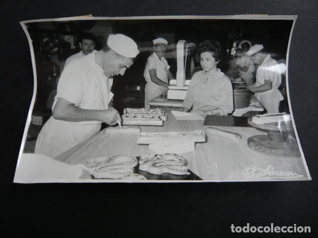 Fotografia antiga: VALENCIA SANT DENIS DIA DE LOS ENAMORADOS 1960 ANTIGUA FOTOGRAFIA 12 X 18 CM