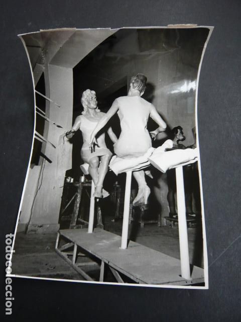 Fotografia antiga: VALENCIA FALLAS 1959 ANTIGUA FOTOGRAFIA 12 X 18 CM