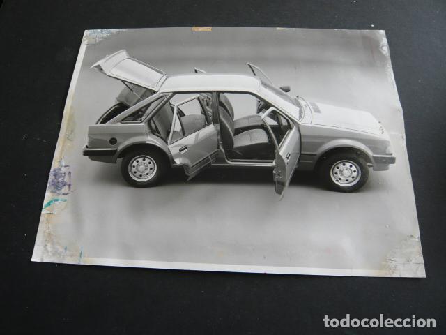 Antique Photography: AUTOMOVIL FORD ESCORT ANTIGUA FOTOGRAFIA ORIGINAL 20 X 30 CM