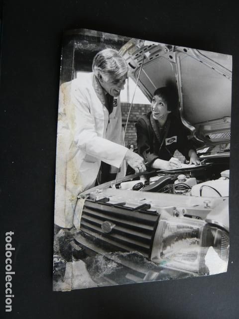 Antique Photography: AUTOMOVIL FORD ESCORT ANTIGUA FOTOGRAFIA ORIGINAL 20 X 30 CM