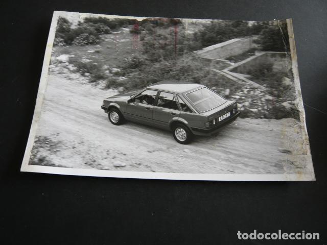 Antique Photography: AUTOMOVIL FORD ESCORT ANTIGUA FOTOGRAFIA ORIGINAL 18 X 24 CM