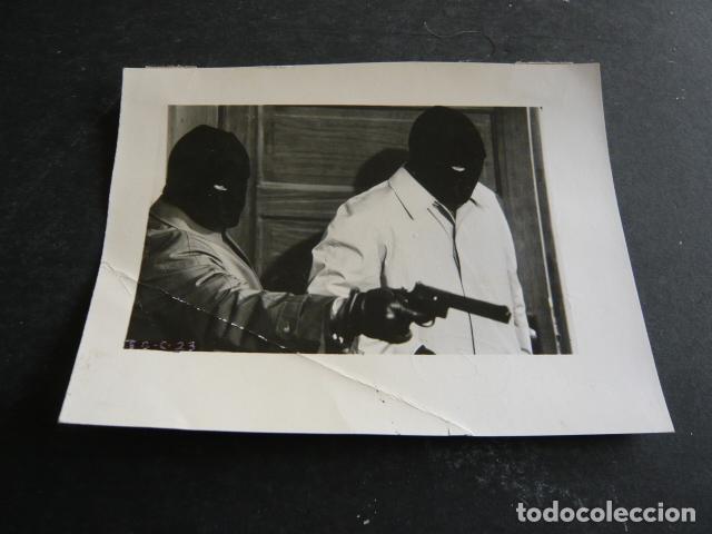 Fotograf&iacute;a antigua: ESCENA DE LA PELICULA LA HUIDA ANTIGUA FOTOGRAFIA ORIGINAL 10 X 12,5 CM