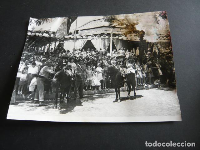 Fotograf&iacute;a antigua: SEVILLA FERIA DE ABRIL 1964 ANTIGUA FOTOGRAFIA 18 X 24 CM