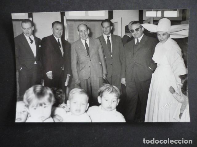 Antique Photography: ANDUJAR JAEN VISITA HOSPITAL GARCIA ORCOYEN DIRECTOR SANIDAD 1959 ANTIGUA FOTOGRAFIA 12 X 18 CM