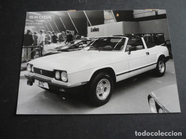 Fotograf&iacute;a antigua: SALON DEL AUTOMOVIL DE GINEBRA 1980 AUTOMOVIL RELIANT GTC FOTOGRAFIA 13 X 18 CM