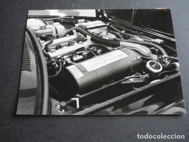 Alte Fotografie: SALON DEL AUTOMOVIL DE GINEBRA 1980 AUTOMOVIL ALFA ROMEO ALFETTA FOTOGRAFIA 13 X 18 CM