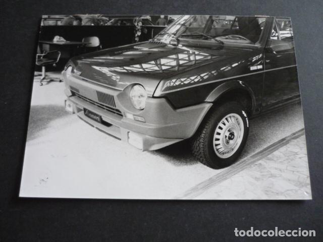 Fotograf&iacute;a antigua: SALON DEL AUTOMOVIL DE TURIN 1980 AUTOMOVIL FIAR RITMO FOTOGRAFIA 13 X 18 CM