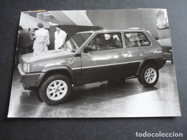 Fotograf&iacute;a antigua: SALON DEL AUTOMOVIL DE TURIN 1980 AUTOMOVIL FIAT PANDA FOTOGRAFIA 12 X 18 CM
