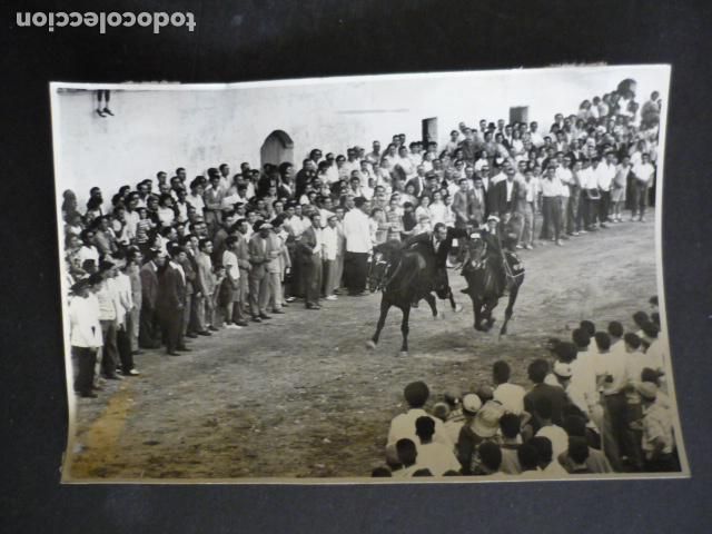 Fotografia antica: CIUDADELA MENORCA LA COLGADA FIESTA DE SAN JUAN ANTIGUA FOTOGRAFIA ORIGINAL 12 X 18 CM
