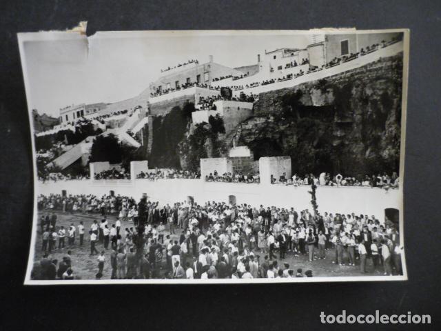 Fotografia antica: CIUDADELA MENORCA LA COLGADA FIESTA DE SAN JUAN ANTIGUA FOTOGRAFIA ORIGINAL 12 X 18 CM