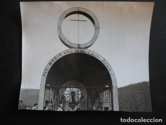 Fotograf&iacute;a antigua: SAN SEBASTIAN DE GARABANDAL CANTABRIA APARICION DE LA VIRGEN ANTIGUA FOTOGRAFIA ORIGINAL 12 X 17 CM