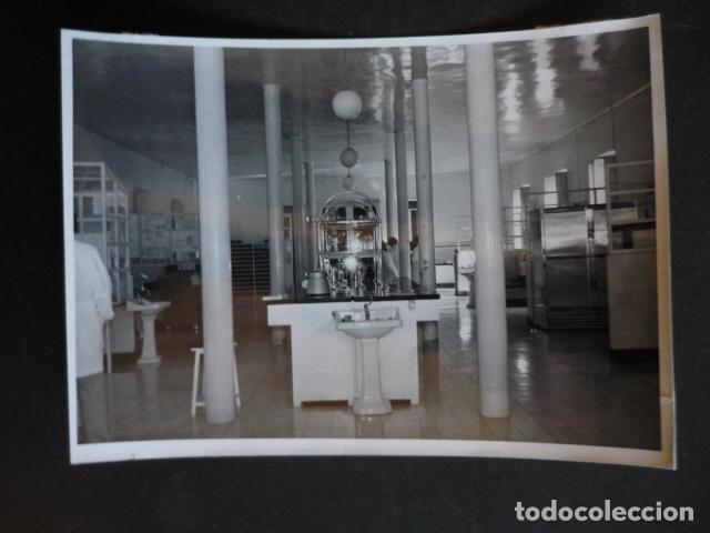 Fotograf&iacute;a antigua: FONTILLES ALICANTE SANATORIO DE LEPROSOS LABORATORIO ANTIGUA FOTOGRAFIA ORIGINAL 18 X 13 CM