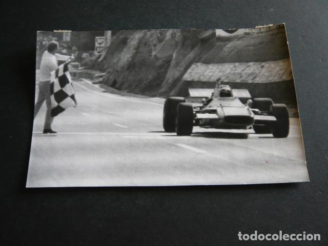Fotograf&iacute;a antigua: JACKIE STEWART CONDUCTOR FORMULA 1 EN EL G. P. DE FRANCIA 1969 ANTIGUA FOTOGRAFIA 20 X 13 CM