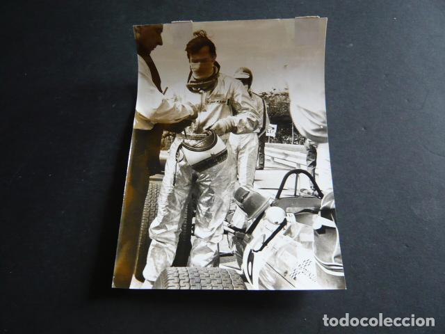 Fotograf&iacute;a antigua: JACKIE STEWART CORREDOR FORMULA 1 AUTOMOVILISMO EN MONTJUICH 1968 ANTIGUA FOTOGRAFIA 12 X 18 CM