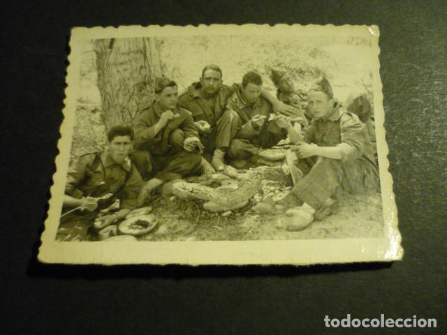 Antique Photography: SOLDADOS ALMORZANDO ANTIGUA FOTOGRAFIA 5 X 7 CM