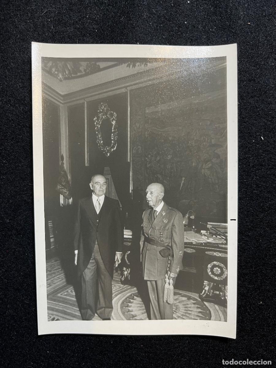 Fotograf&iacute;a antigua: Foto original Franco con alto cargo del Gobierno espa&ntilde;ol &ndash; a&ntilde;os 60/70 &ndash; hist&oacute;rica
