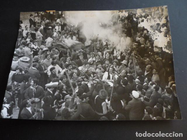 Fotograf&iacute;a antigua: VILLANUEVA DE LA VERA CACERES FIESTA DEL PERO PALO ANTIGUA FOTOGRAFIA ORIGINAL 18 X 24 CM